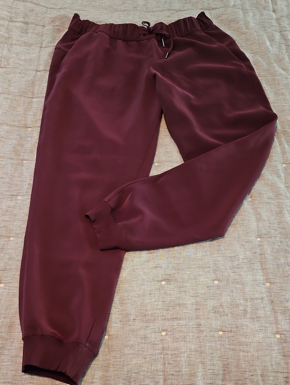 Lululemon Women's Jogger Pants in Burgundy